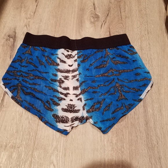 Blue and White Papi Trunk - Picture 2 of 2